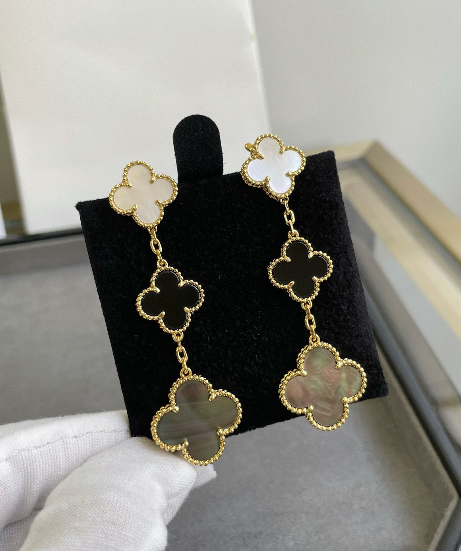 [Clover Jewelry]CLOVER 3 MOTIF MOP ONYX DARK MOP PINK GOLD EARRINGS