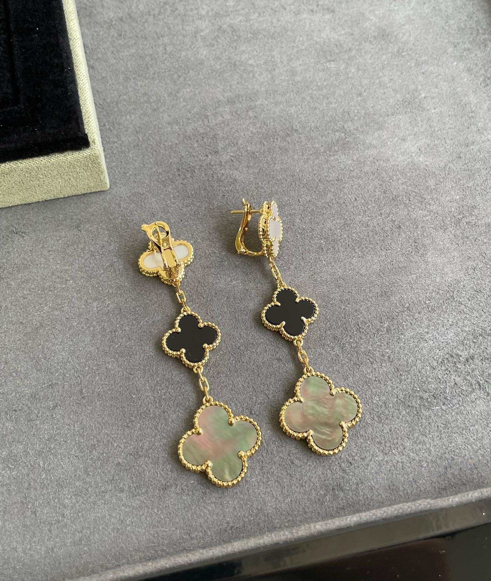 [Clover Jewelry]CLOVER 3 MOTIF MOP ONYX DARK MOP PINK GOLD EARRINGS