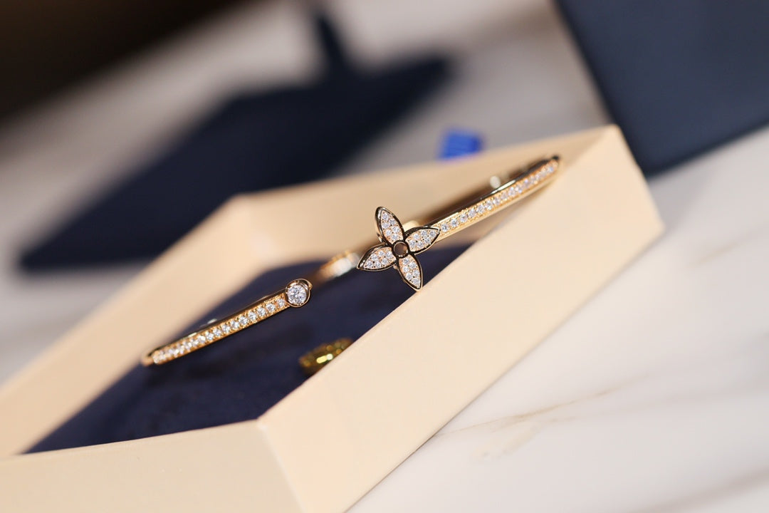 [Clover Jewelry]IDYLLE GOLD OPEN BRACELET DIAMOND PAVED
