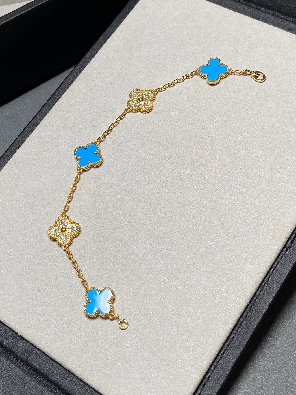 [Clover Jewelry]CLOVER 5 MOTIF BLUE CHALCEDONY DIAMOND GOLD BRACELET