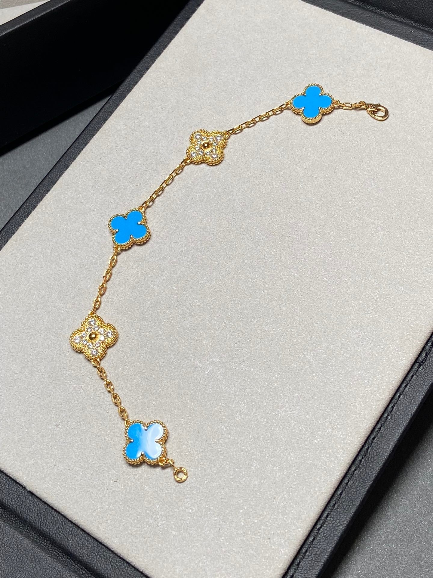 [Clover Jewelry]CLOVER 5 MOTIF BLUE CHALCEDONY DIAMOND GOLD BRACELET