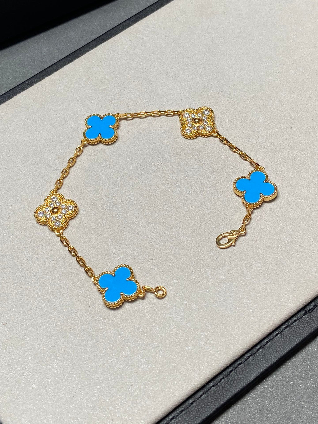 [Clover Jewelry]CLOVER 5 MOTIF BLUE CHALCEDONY DIAMOND GOLD BRACELET