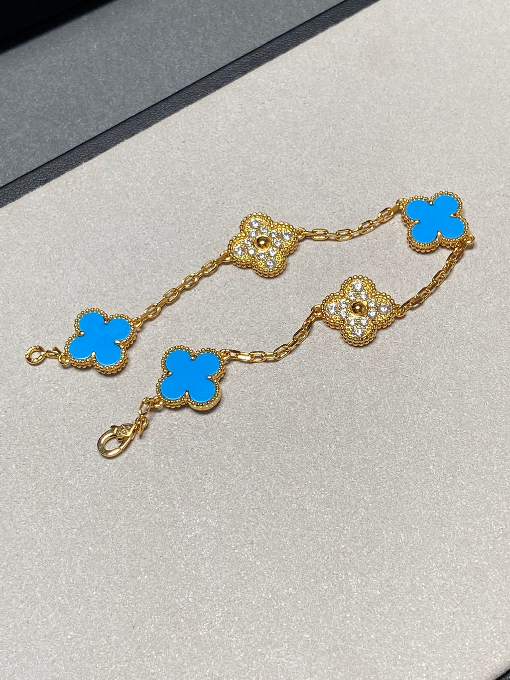 [Clover Jewelry]CLOVER 5 MOTIF BLUE CHALCEDONY DIAMOND GOLD BRACELET