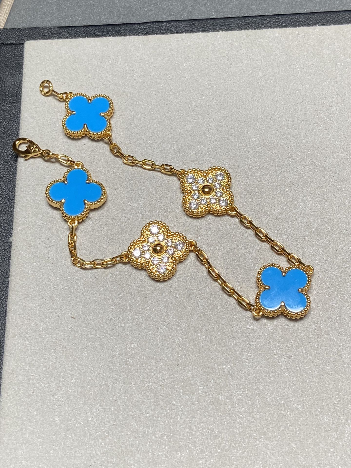 [Clover Jewelry]CLOVER 5 MOTIF BLUE CHALCEDONY DIAMOND GOLD BRACELET
