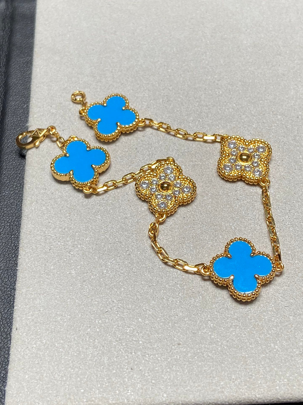 [Clover Jewelry]CLOVER 5 MOTIF BLUE CHALCEDONY DIAMOND GOLD BRACELET