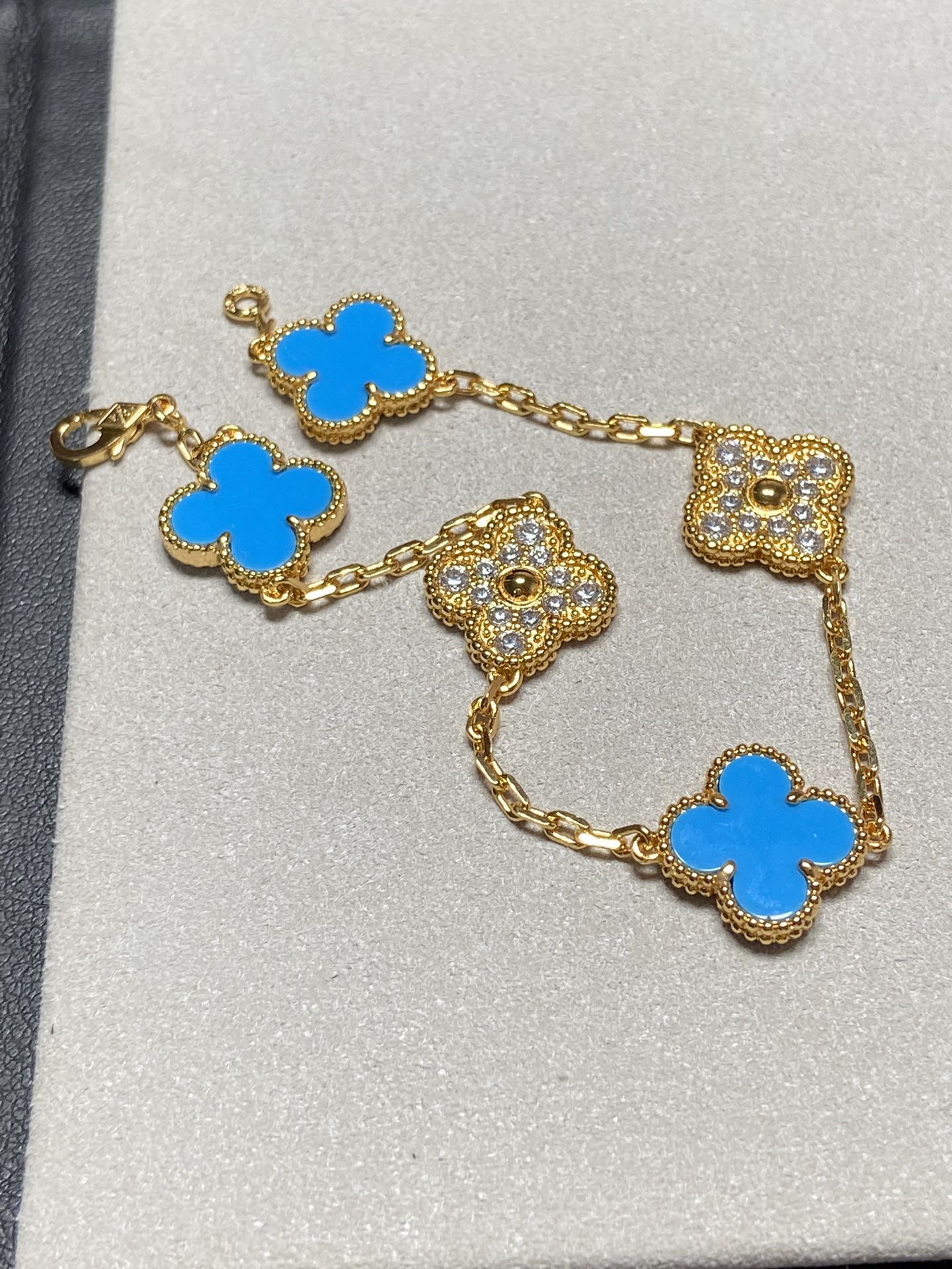 [Clover Jewelry]CLOVER 5 MOTIF BLUE CHALCEDONY DIAMOND GOLD BRACELET