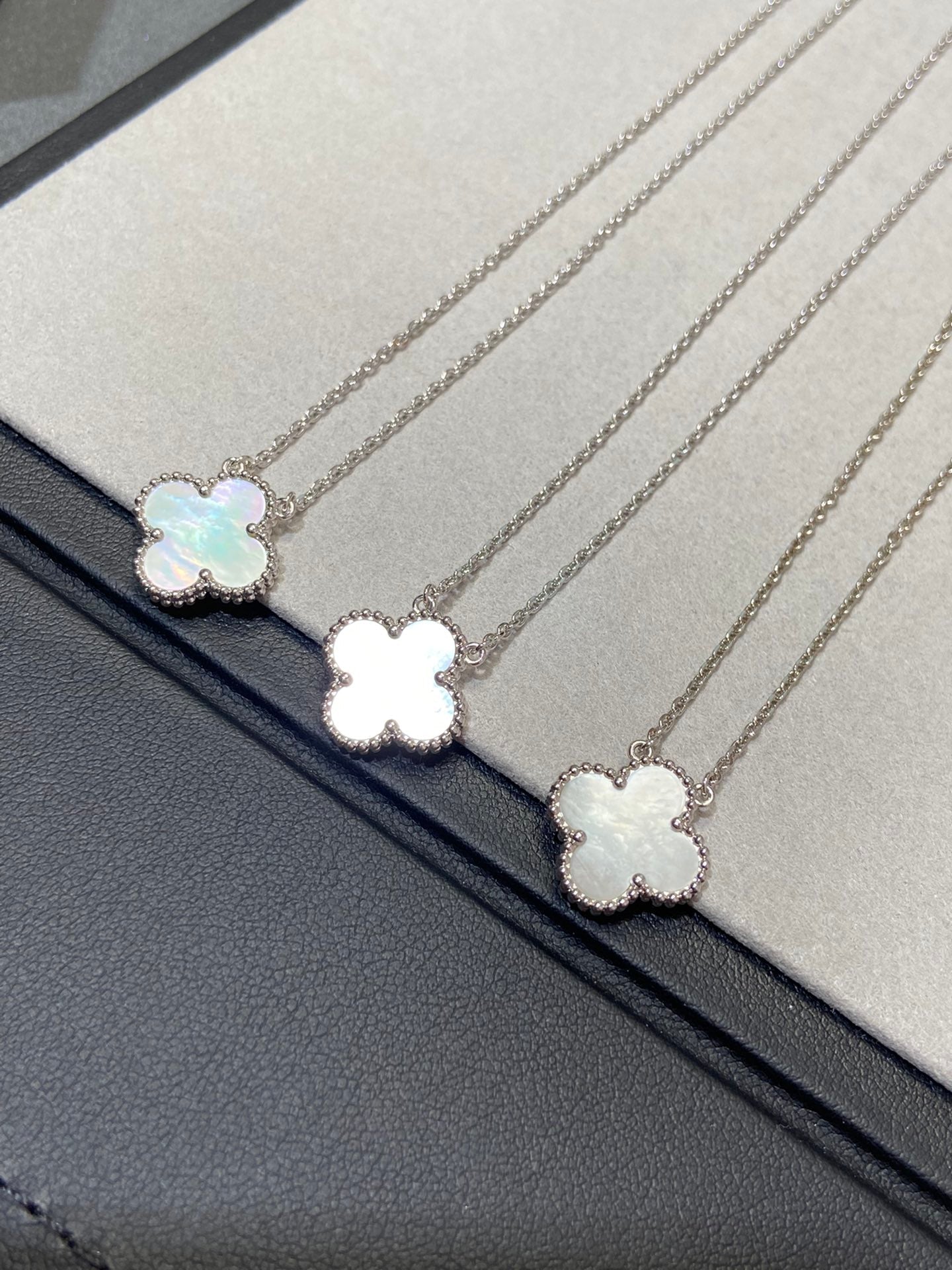 [Clover Jewelry]CLOVER MEDIUM SILVER WHITE MOP NECKLACE