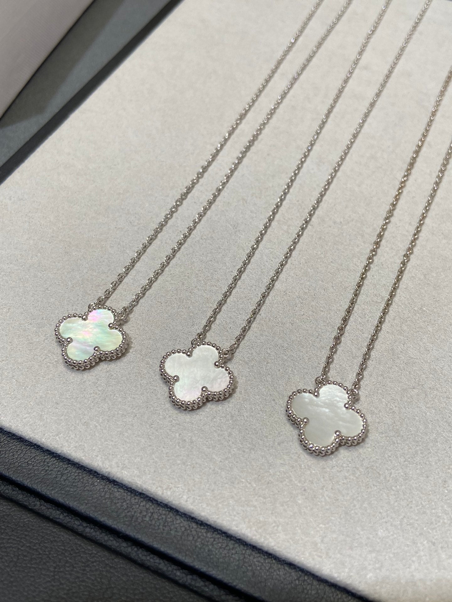 [Clover Jewelry]CLOVER MEDIUM SILVER WHITE MOP NECKLACE