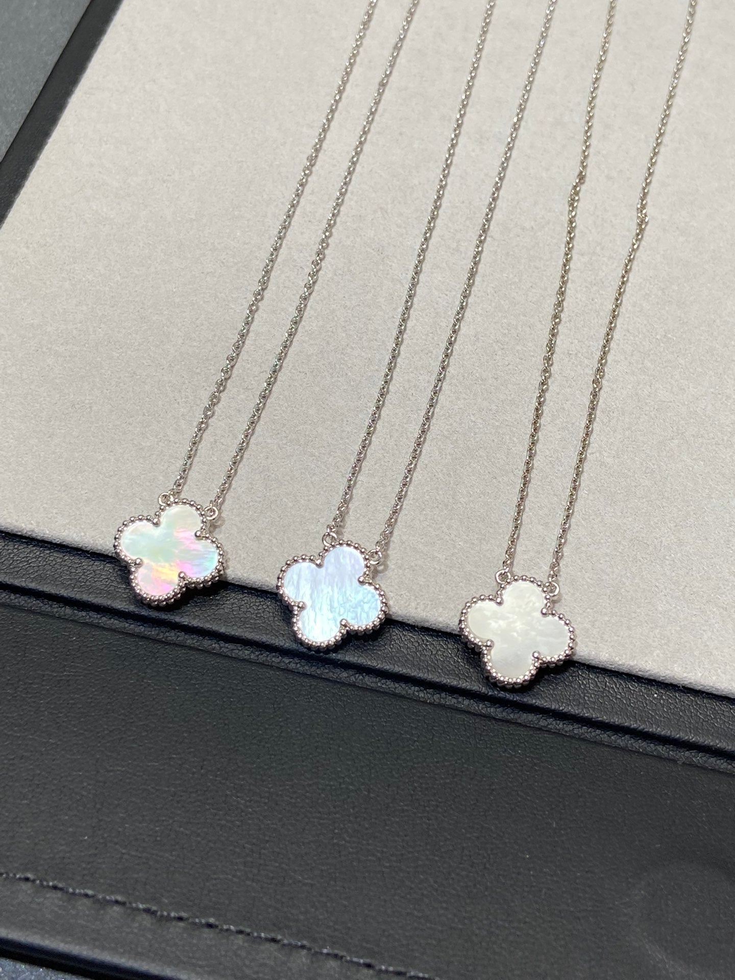 [Clover Jewelry]CLOVER MEDIUM SILVER WHITE MOP NECKLACE