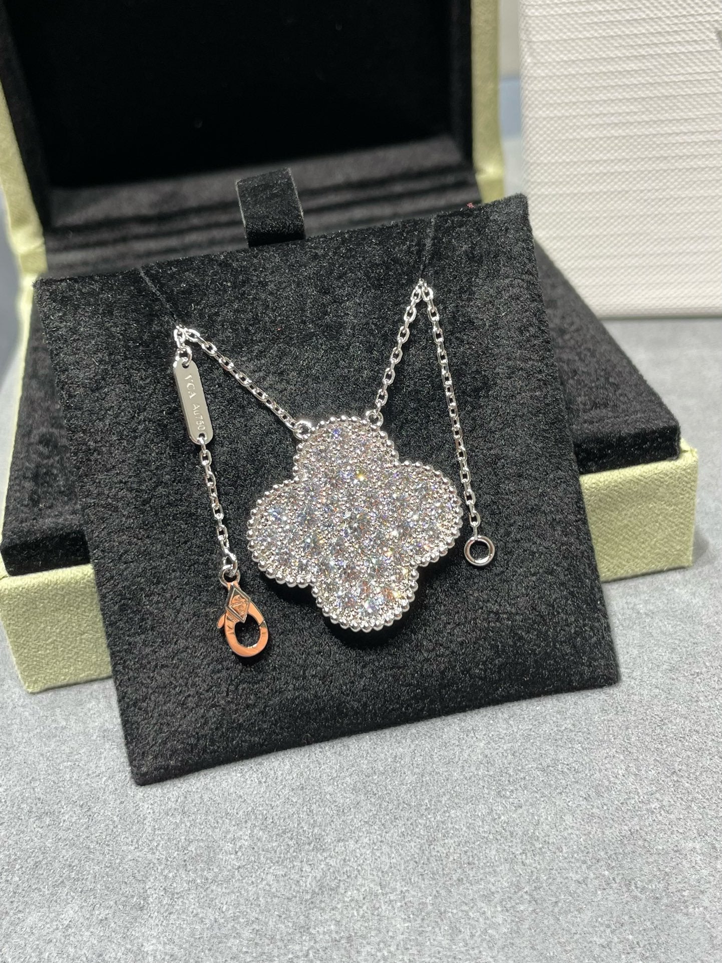 [Clover Jewelry]CLOVER 25MM LARGE PENDANT DIAMOND PAVED SILVER NECKLACE