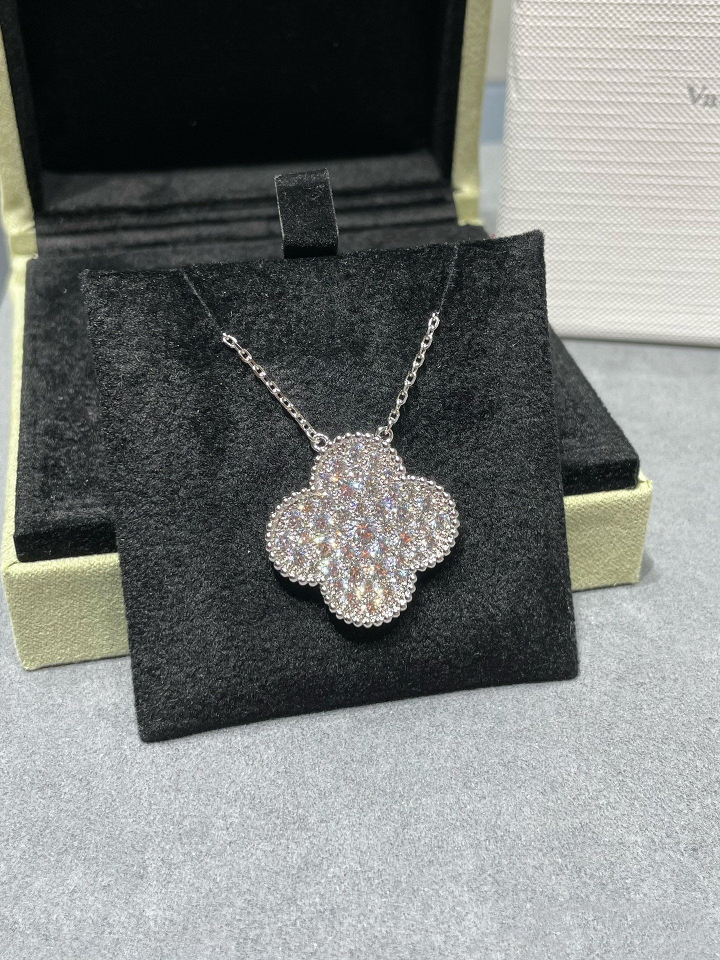 [Clover Jewelry]CLOVER 25MM LARGE PENDANT DIAMOND PAVED SILVER NECKLACE