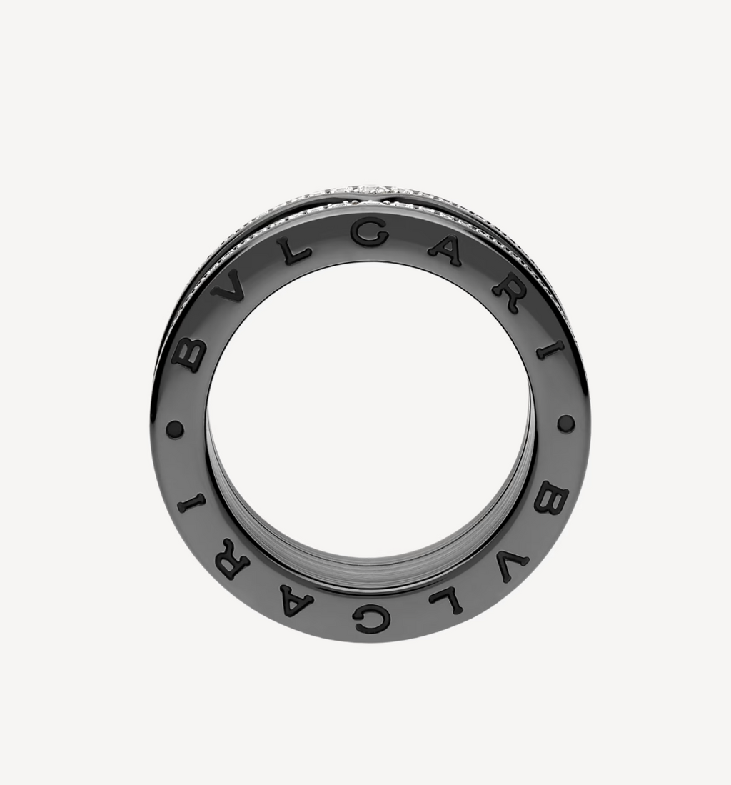 [Clover Jewelry]ZERO 1 ROCK VIERFACH-BAND-RING AUS SCHWARZER KERAMIK MIT NIETENVERZIERTER SPIRALE UND DIAMANTENBESATZ