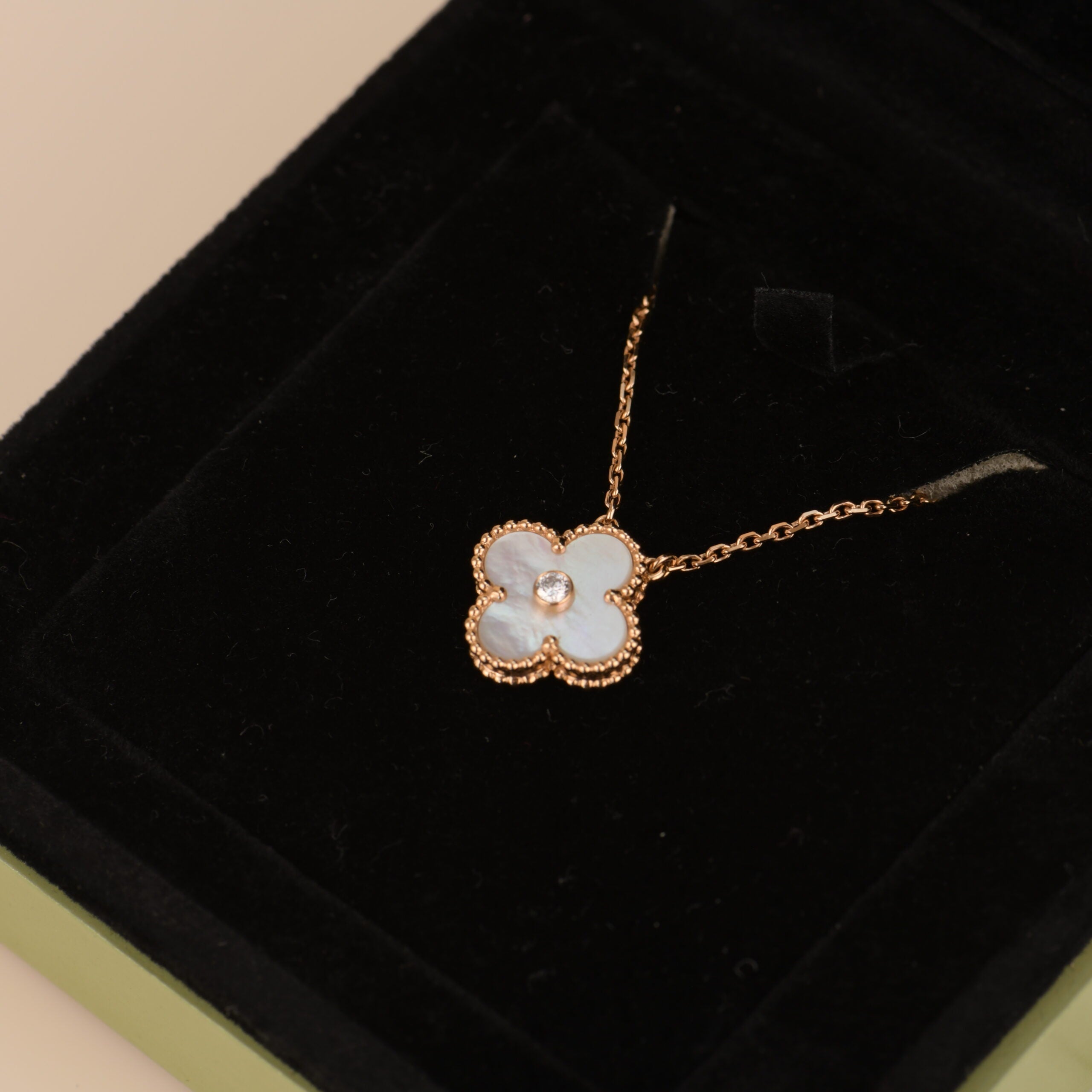[Clover Jewelry]クローバー 15MM ダイヤモンド ホワイトフリチラリアネックレス