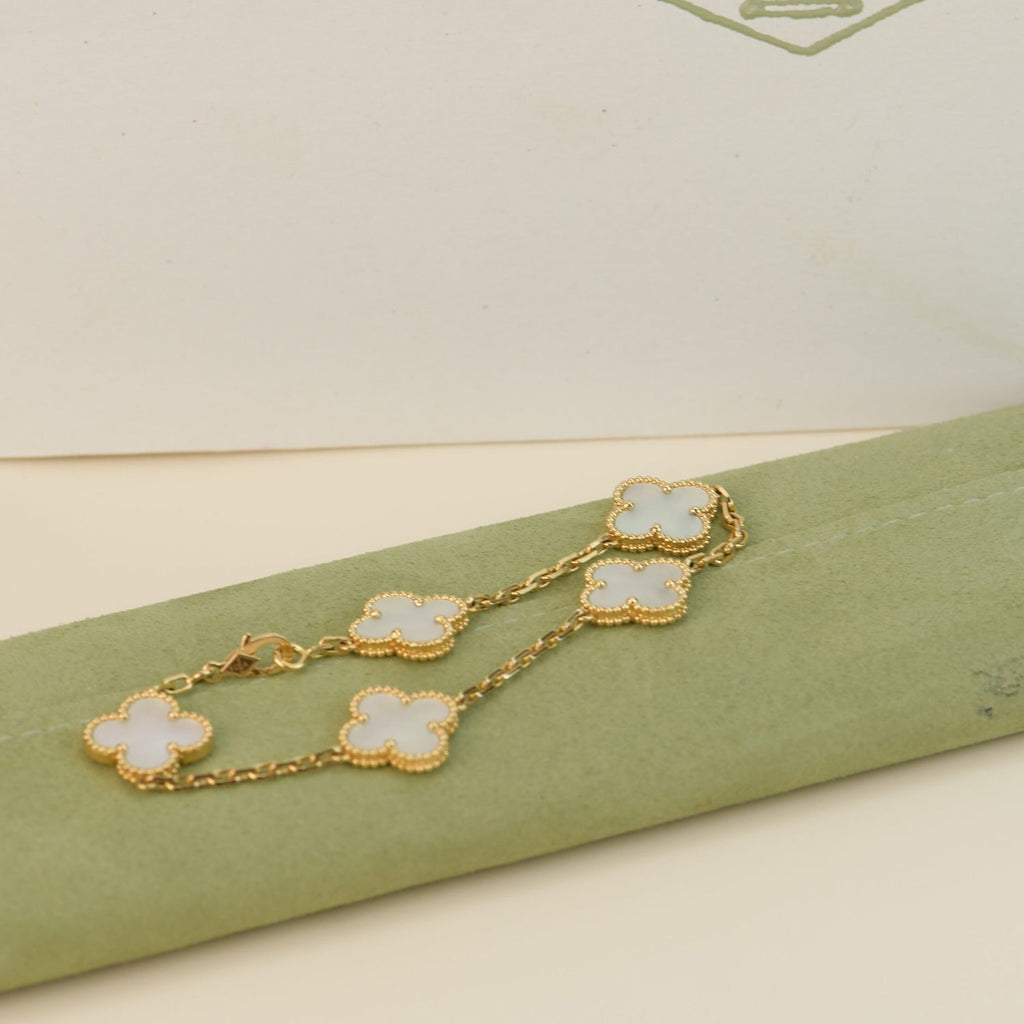 [Clover Jewelry]CLOVER  5 MOTIF WHITE MOP BRACELET