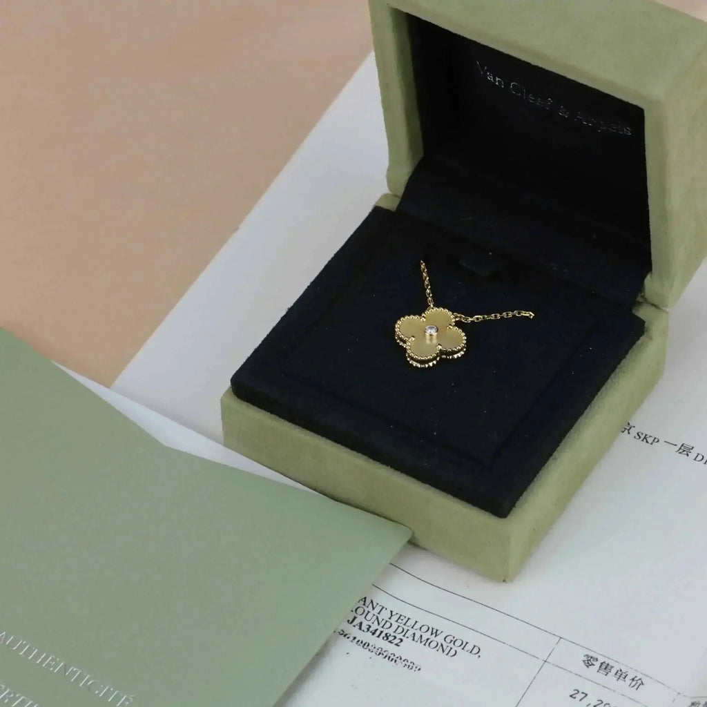 [クローバージュエリー]クローバー15MMダイヤモンドゴールドマザーオブパールネックレス