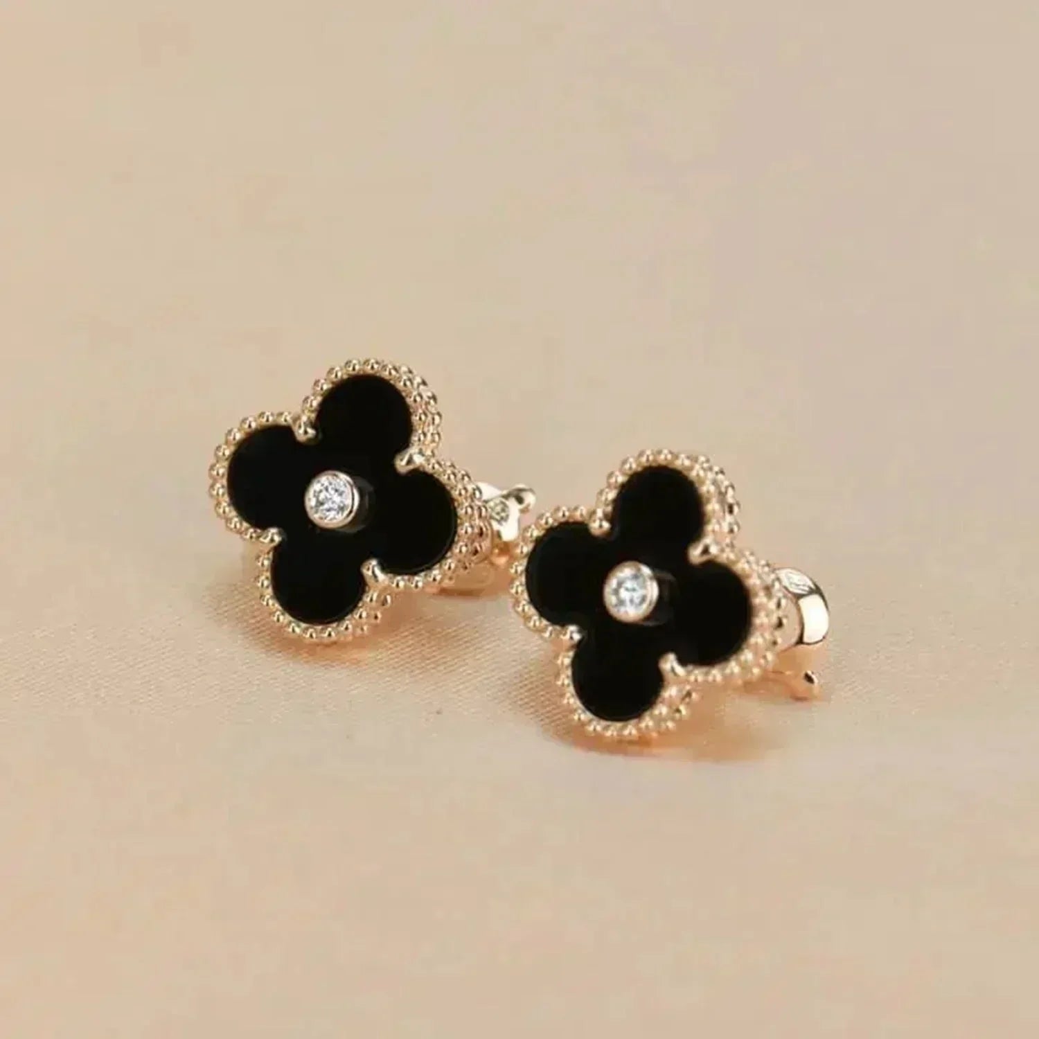 [Clover Jewelry]CLOVER MEDIUM 1 MOTIFS ONYX DIAMOND EARRINGS
