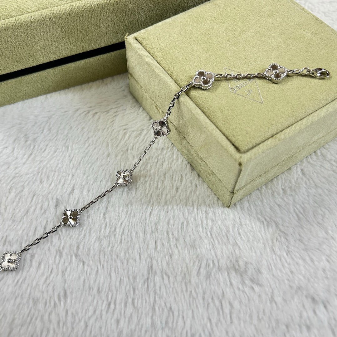 [Clover Jewelry]CLOVER 6 MOTIF DIAMOND BRACELET