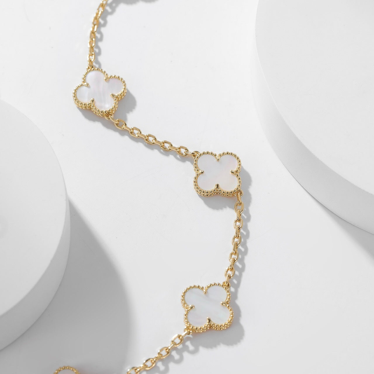 [Clover Jewelry]CLOVERS THE 10-MOTIFS WHITE MOTHER OF PEARL NECKLACE