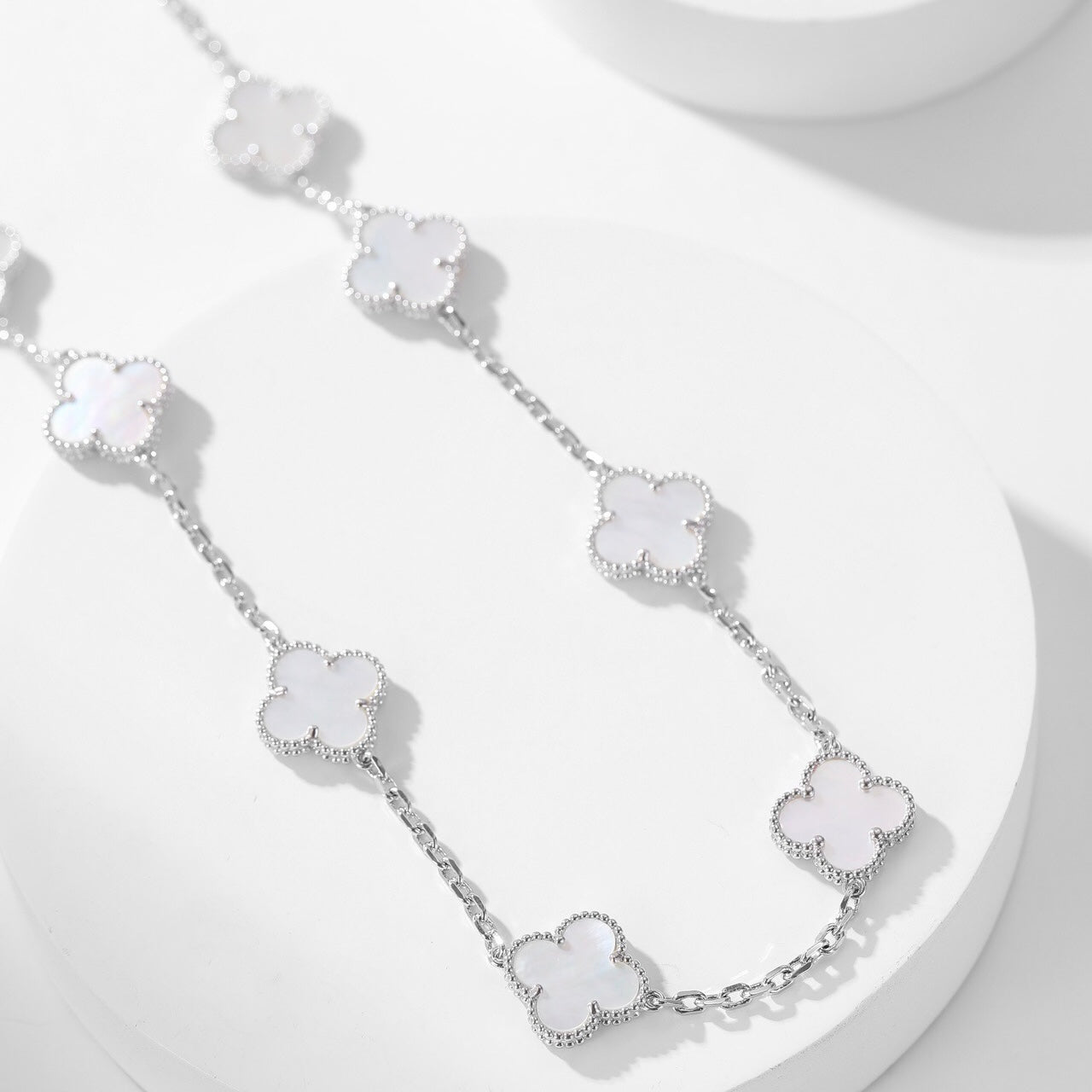 [Clover Jewelry]CLOVERS THE 10-MOTIFS WHITE MOTHER OF PEARL NECKLACE