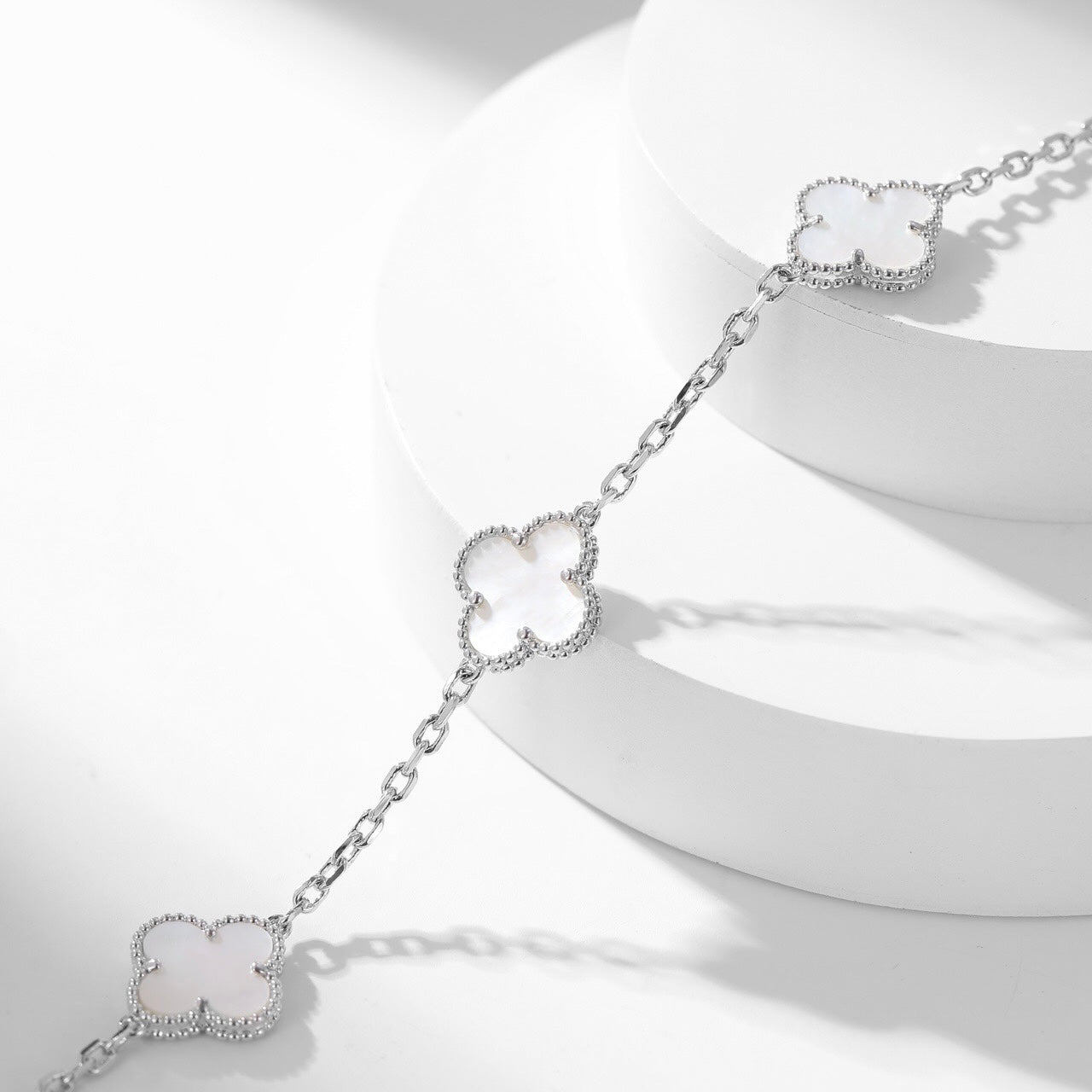 [Clover Jewelry]CLOVERS THE 10-MOTIFS WHITE MOTHER OF PEARL NECKLACE