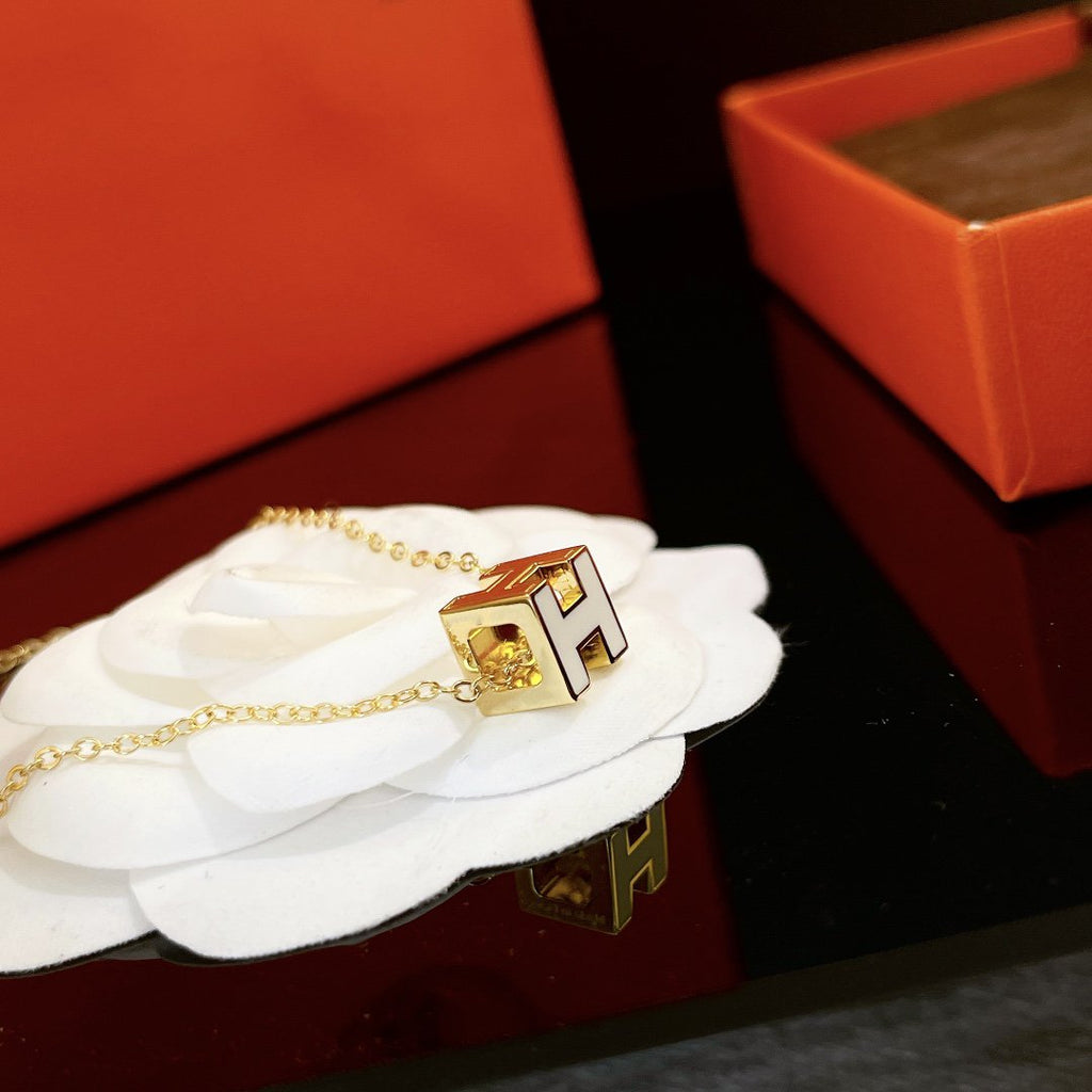 [Clover Jewelry]H WHITE SQUARE GOLD NECKLACE