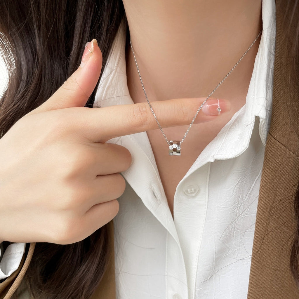 [Clover Jewelry]BEE MINI PEDANT DIAMOND NECKLACE