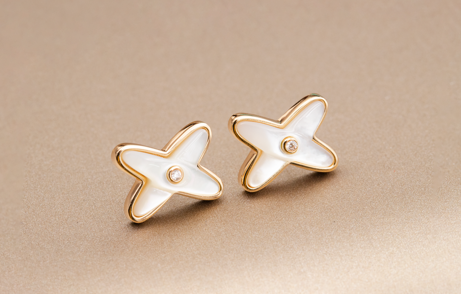 [Clover Jewelry]JEUX DE WHITE MOP PINK GOLD DIAMOND EARRINGS