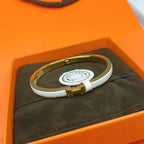 [クローバージュエリー]CLASSIC HM CLIC ホワイト 8mm エナメルブレスレット