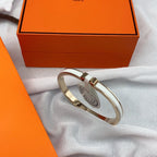 [クローバージュエリー]CLASSIC HM CLIC ホワイト 8mm エナメルブレスレット