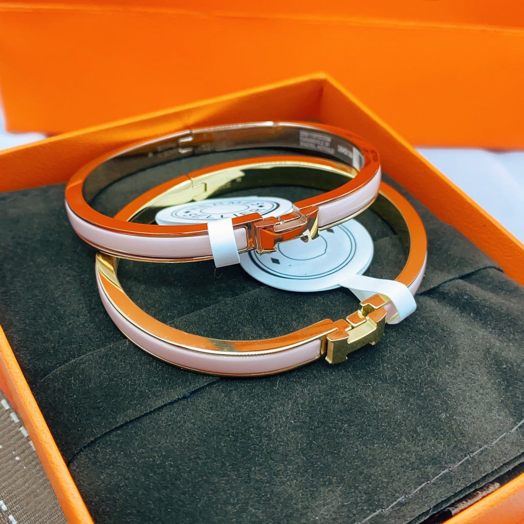 [クローバージュエリー]クラシック H クリック ピンク 8mm エナメルブレスレット