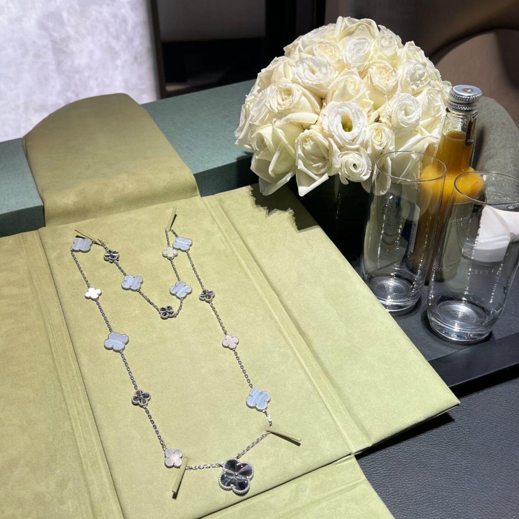 [Clover Jewelry]DETACHABLE CLOVER 15(11+4) FLOWER SILVER NECKLACE SET