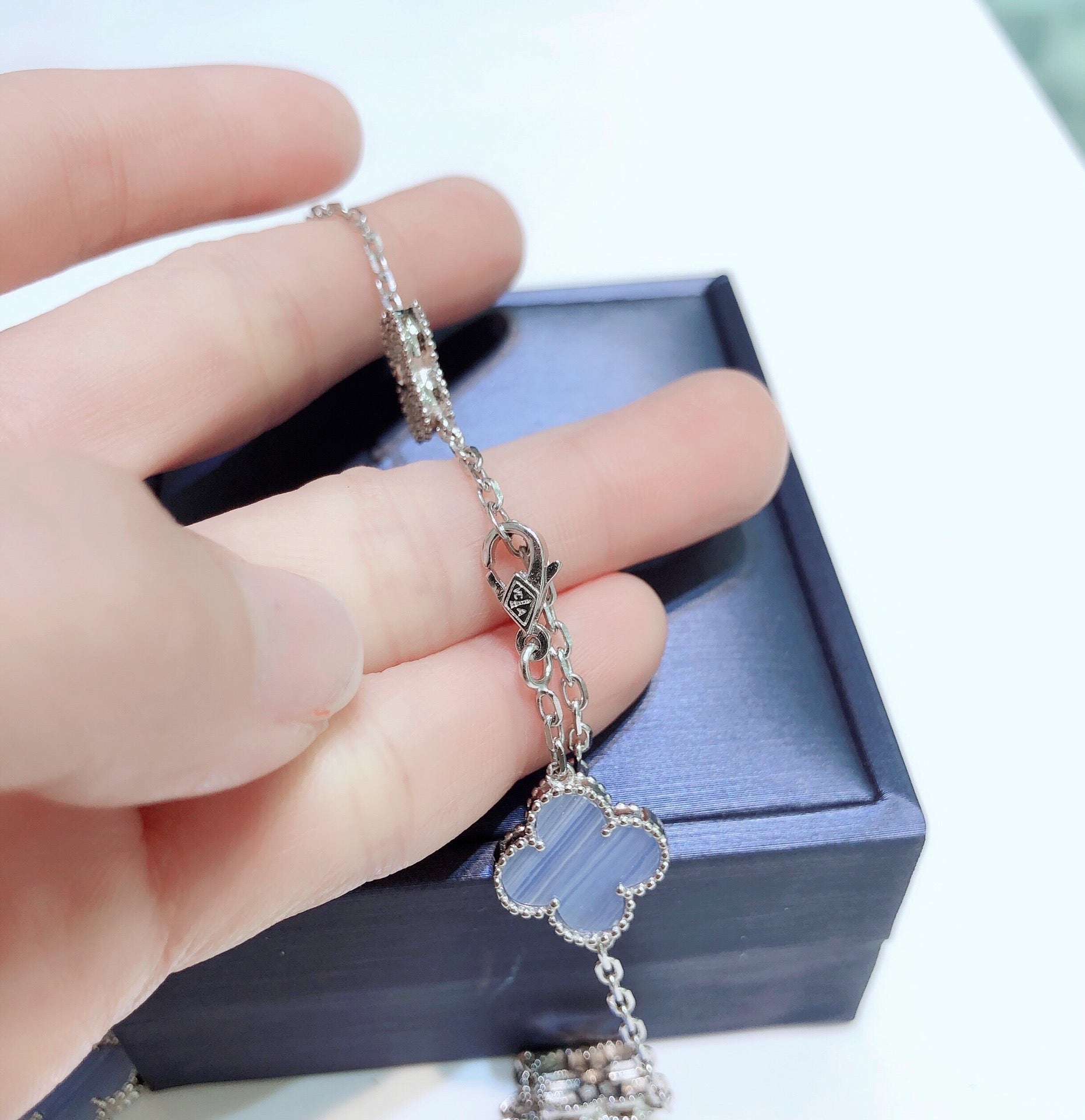 [Clover Jewelry]CLOVERS THE 10-MOTIFS CHALCEDONY DIAMONDS SILVER NECKLACE