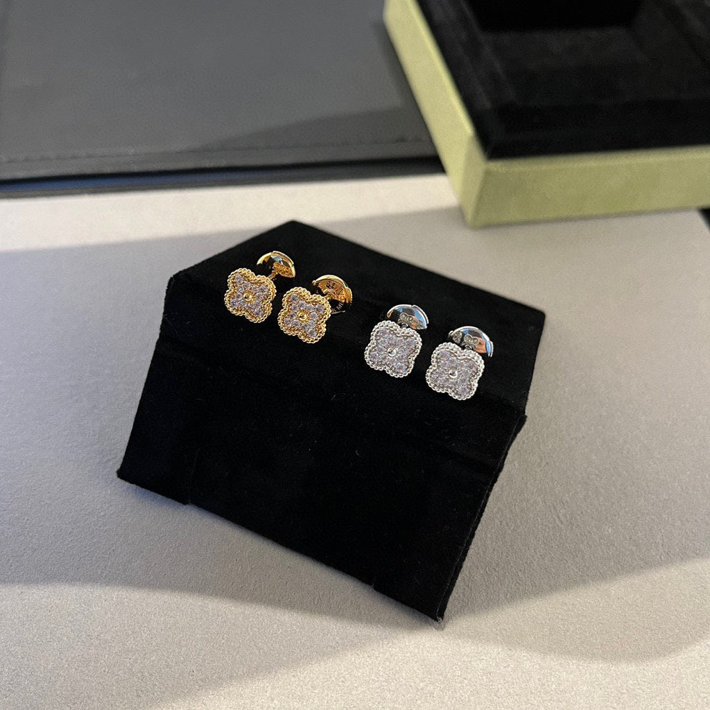 [クローバージュエリー]クローバーミニダイヤモンドスタッドピアス